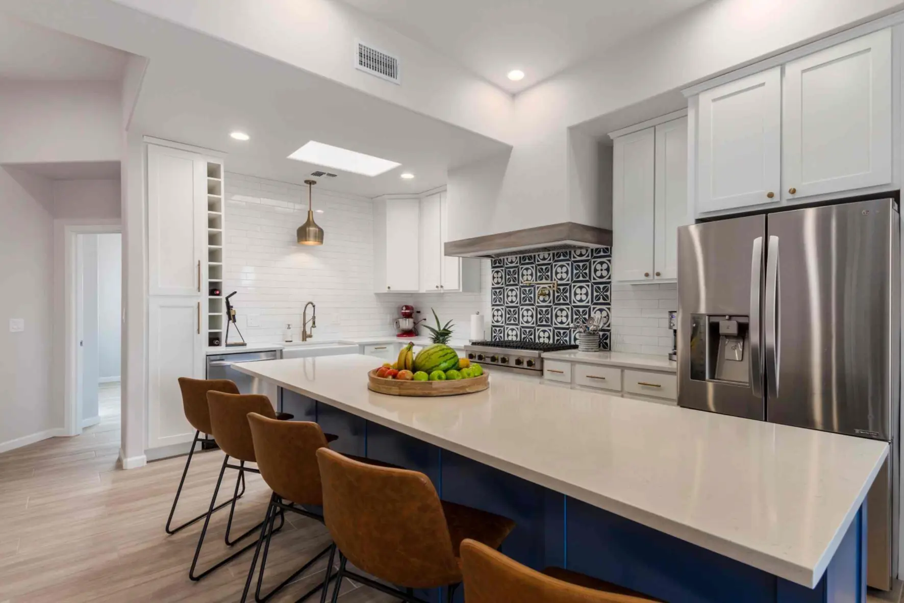 The Lomas — Kitchen & bar seating